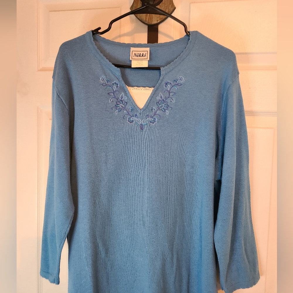 Nikki Woman's Long Sleeve V-Neck Pullover Sweater, Size: Large Color: Blue